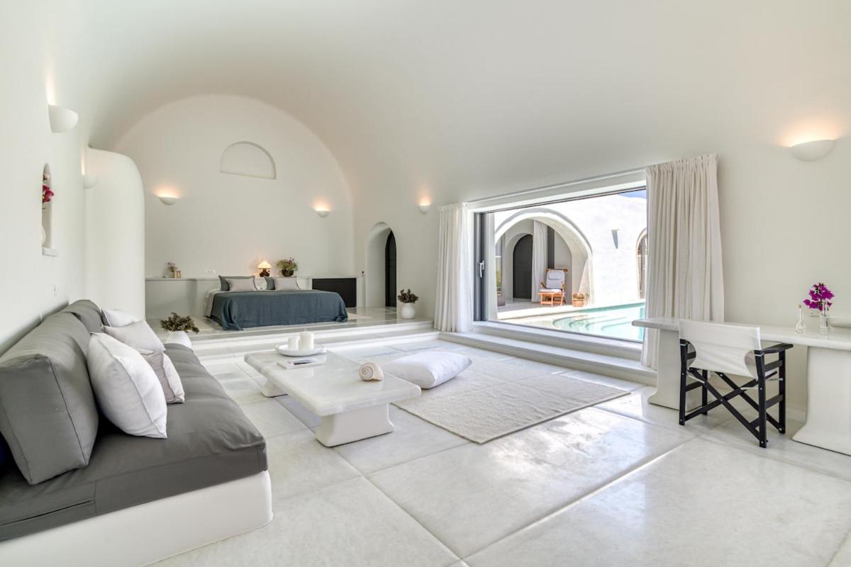 Perivolas Hotel