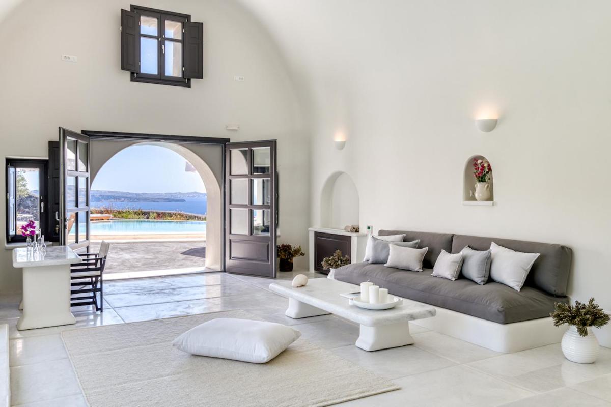 Perivolas Hotel