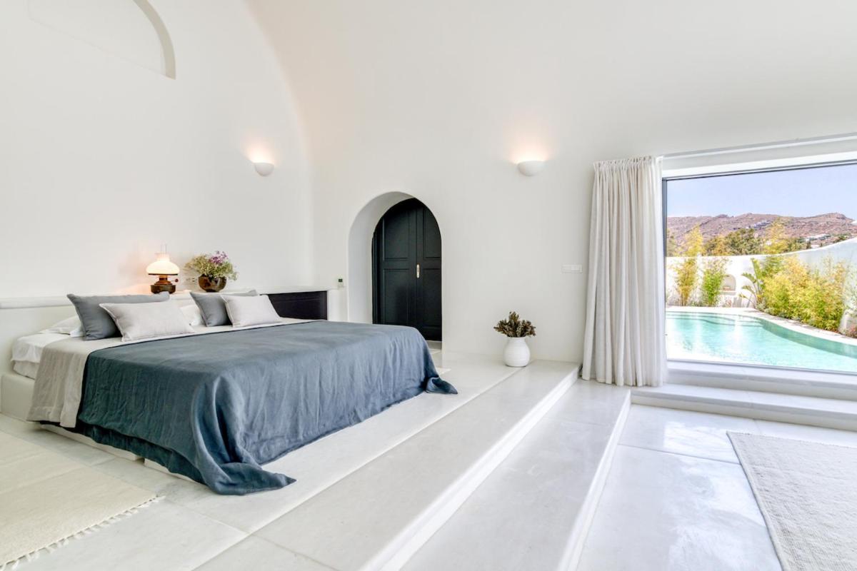 Perivolas Hotel