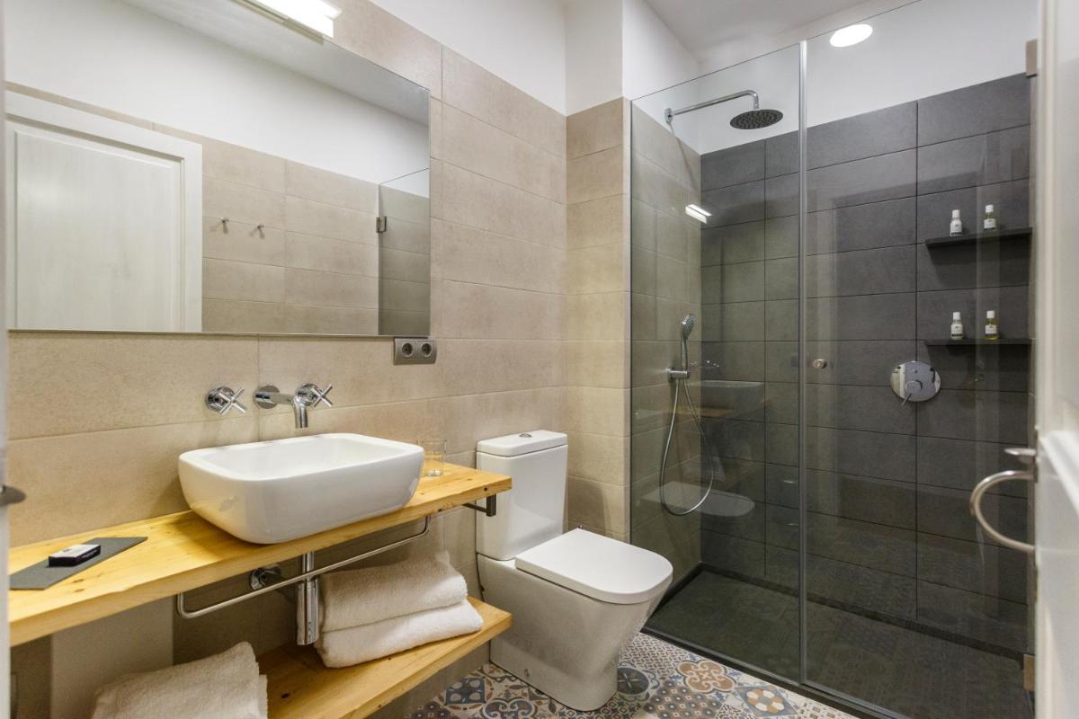 Petit Hotel 5 Fars