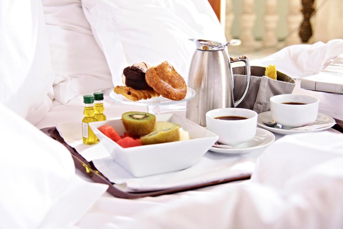 Petit Palace Hotel Tres