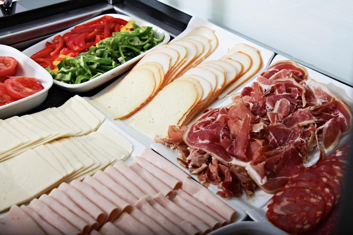 Petit Palace Hotel Tres