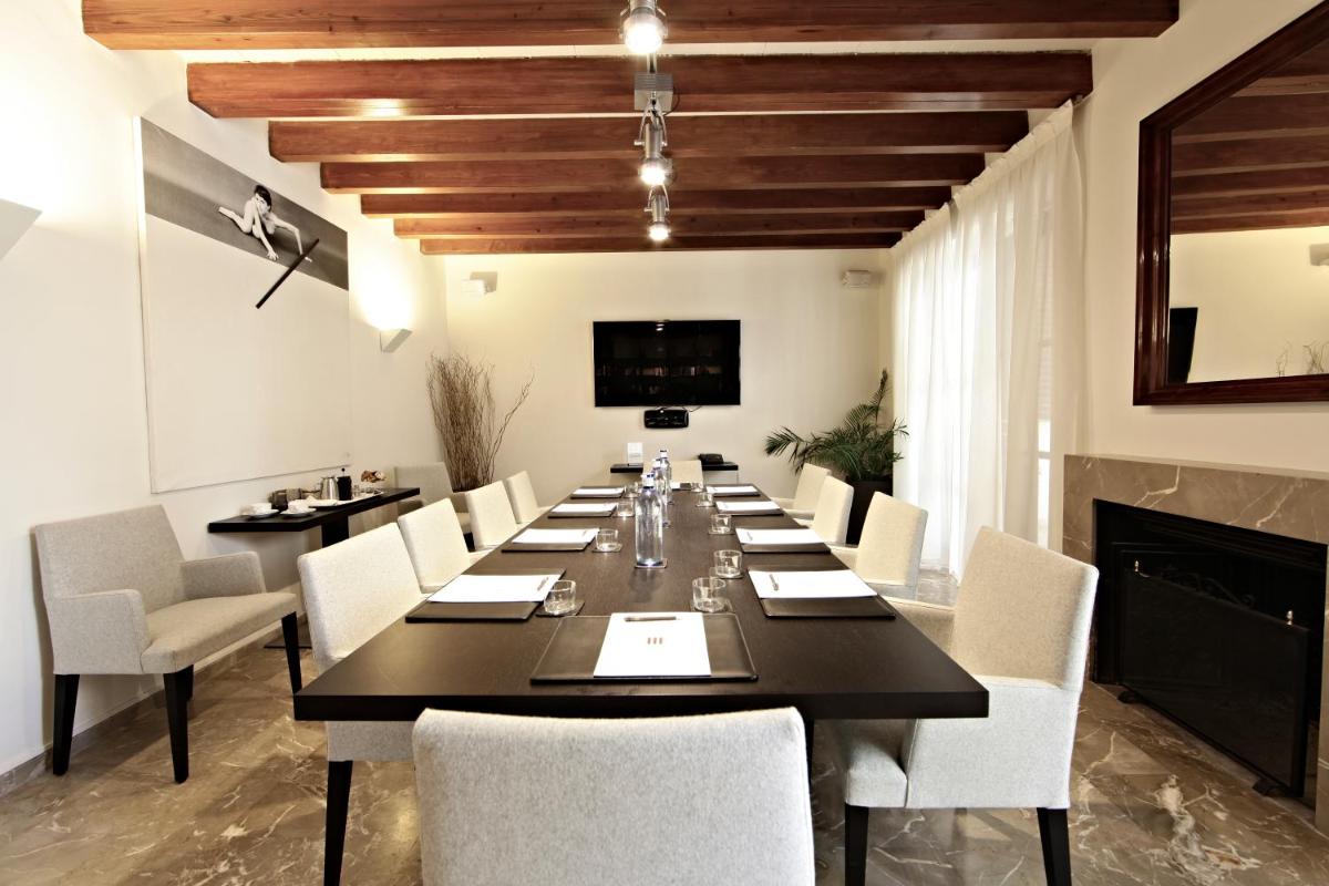 Petit Palace Hotel Tres