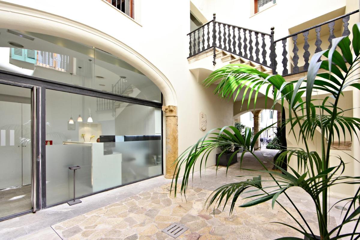 Petit Palace Hotel Tres