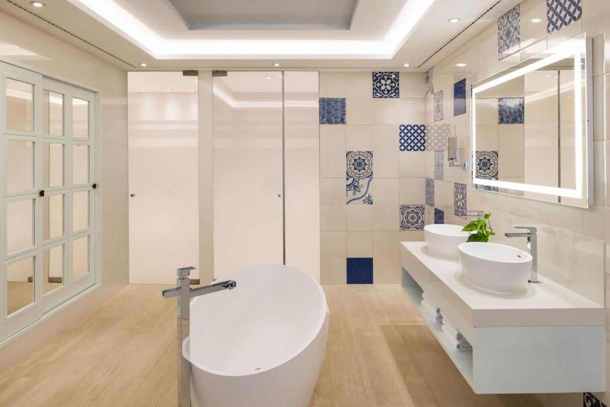 Pine Cliffs Hotel, a Luxury Collection Resort, Algarve