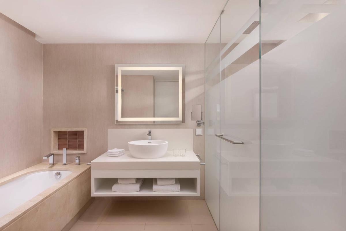 Pine Cliffs Ocean Suites, a Luxury Collection Resort & Spa, Algarve