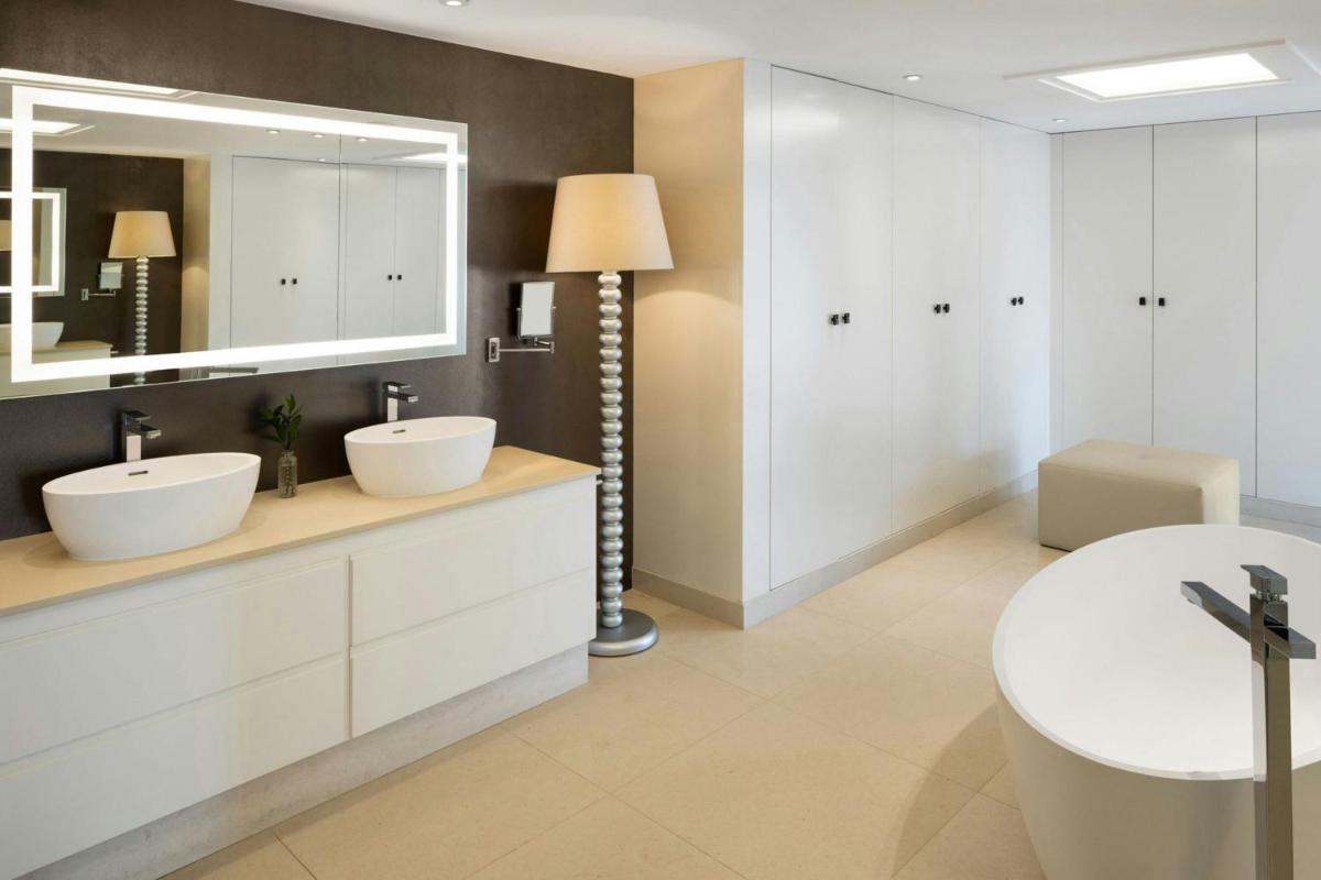 Pine Cliffs Ocean Suites, a Luxury Collection Resort & Spa, Algarve