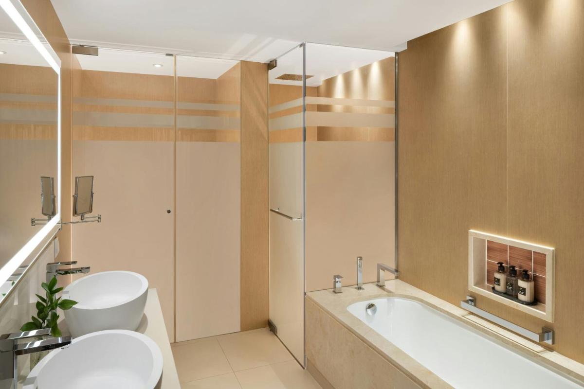 Pine Cliffs Ocean Suites, a Luxury Collection Resort & Spa, Algarve