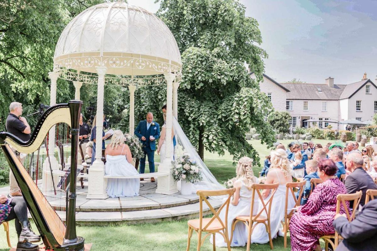 Plas Dinas Country House