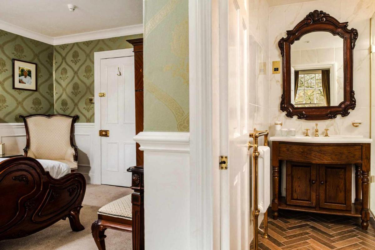 Plas Dinas Country House