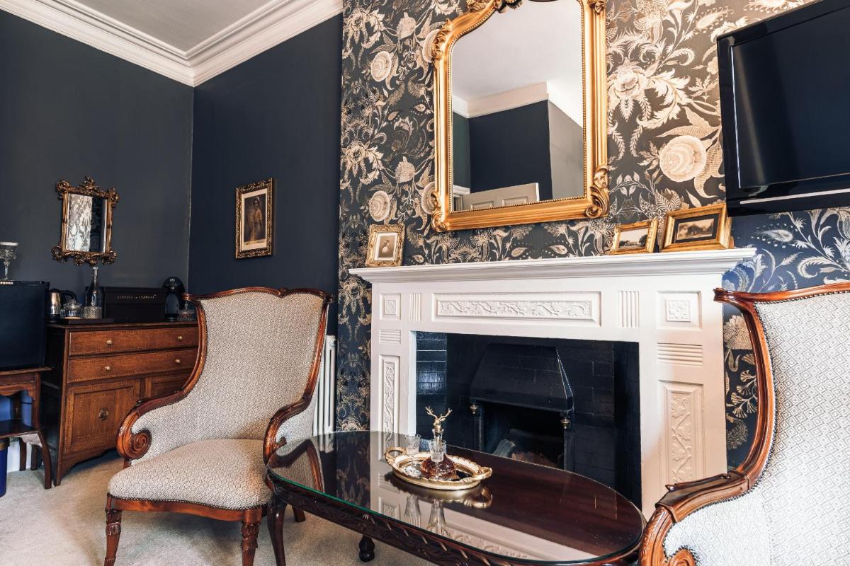 Plas Dinas Country House