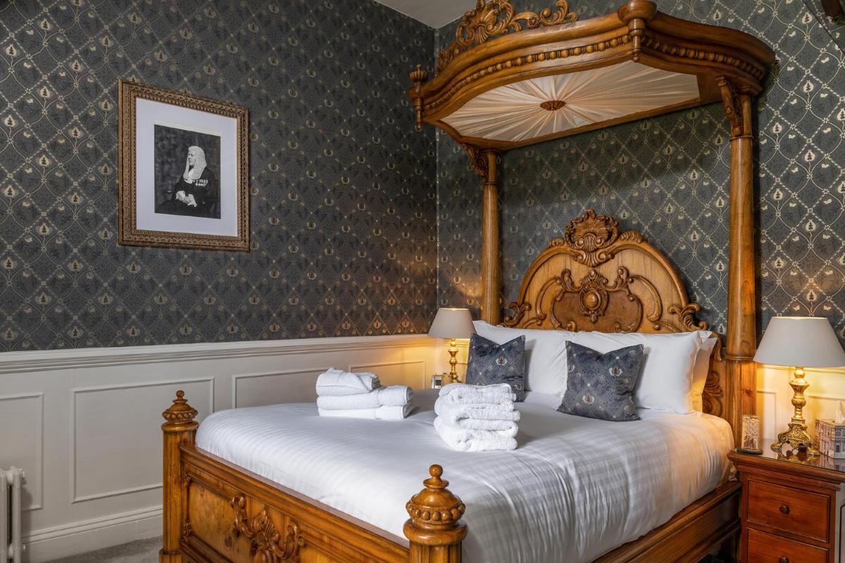 Plas Dinas Country House