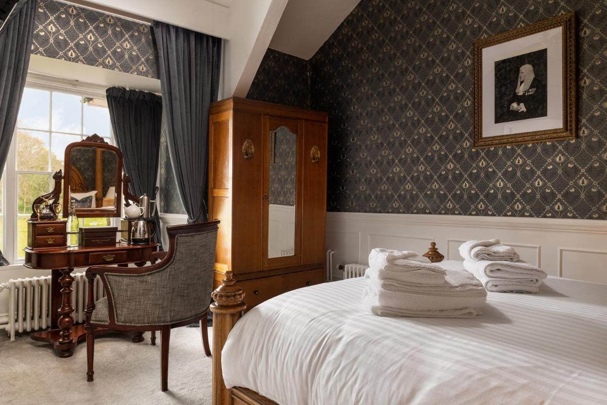 Plas Dinas Country House