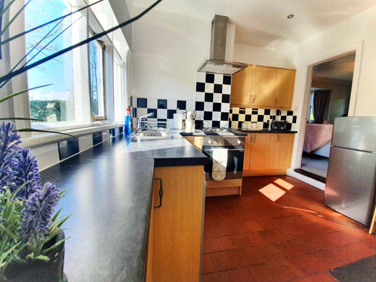 Plas Dinas Country House