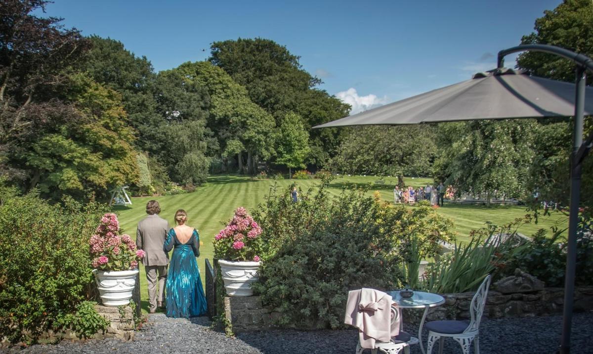 Plas Dinas Country House