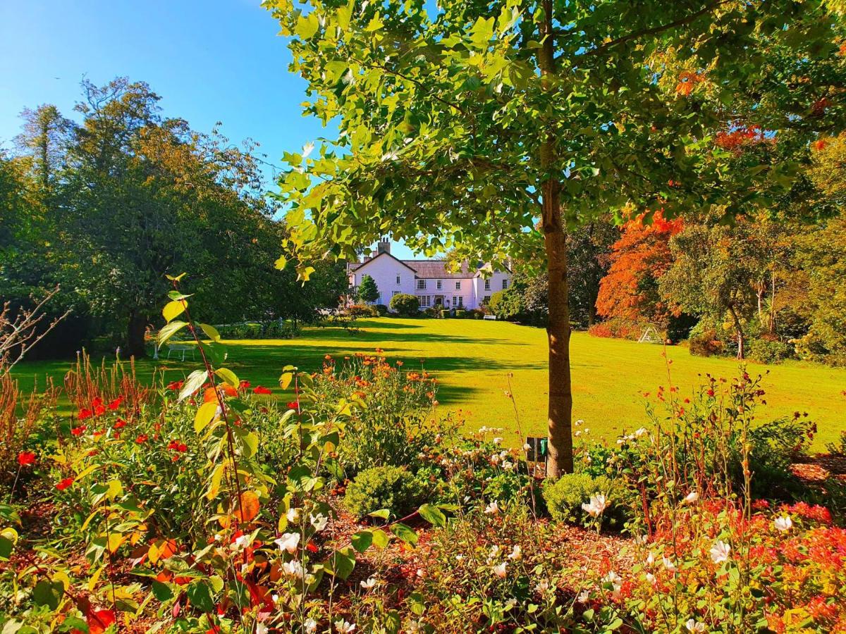 Plas Dinas Country House