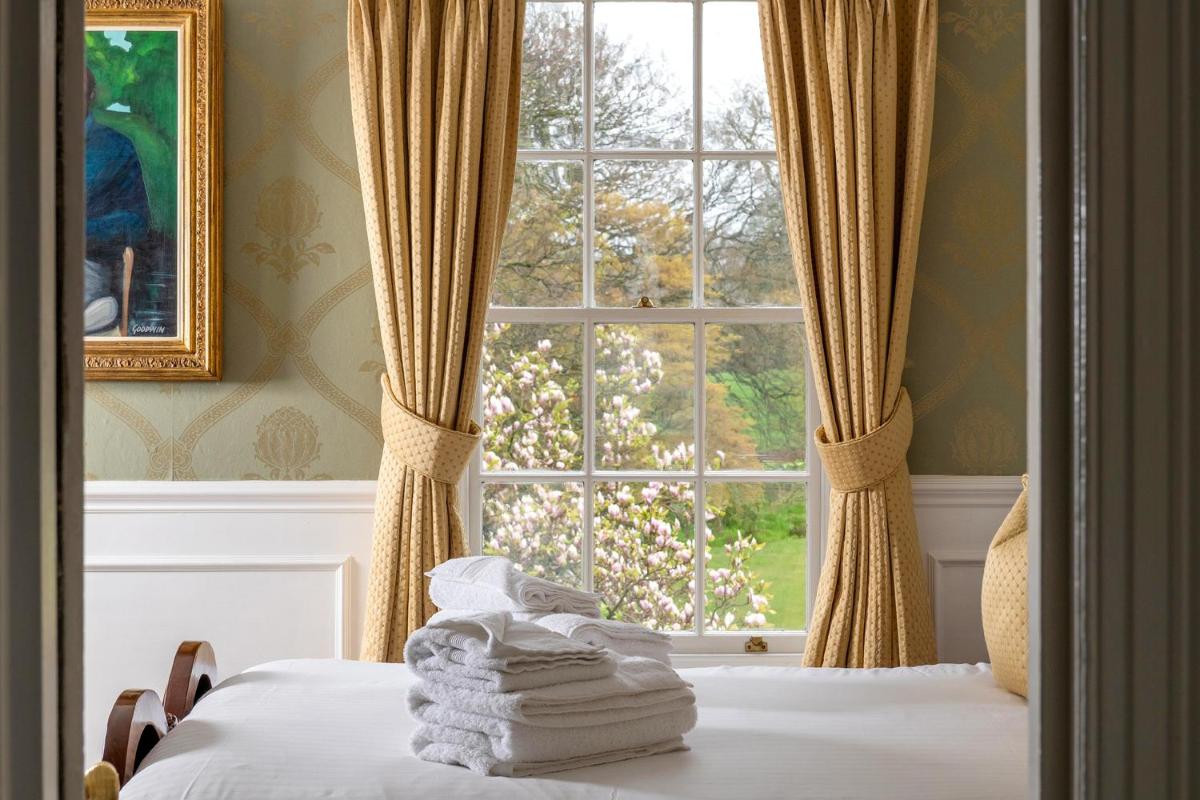 Plas Dinas Country House