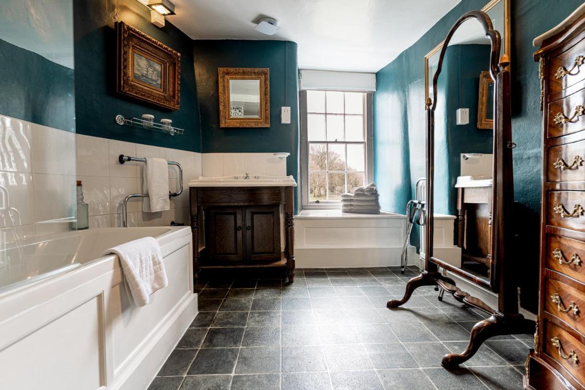 Plas Dinas Country House