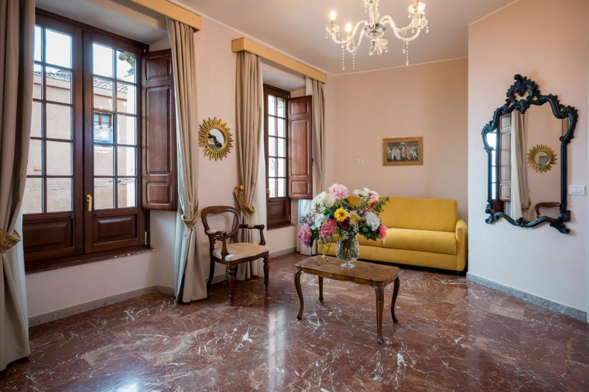 Porta Di Mezzo Luxury Suites & Rooms