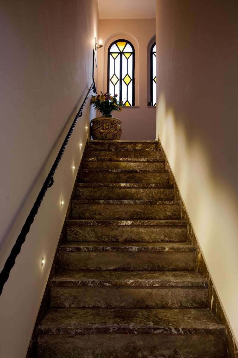 Porta Di Mezzo Luxury Suites & Rooms