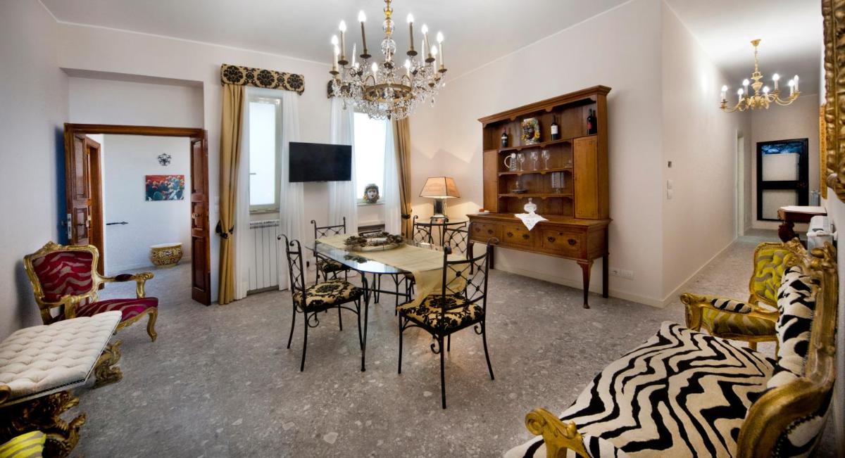 Porta Di Mezzo Luxury Suites & Rooms