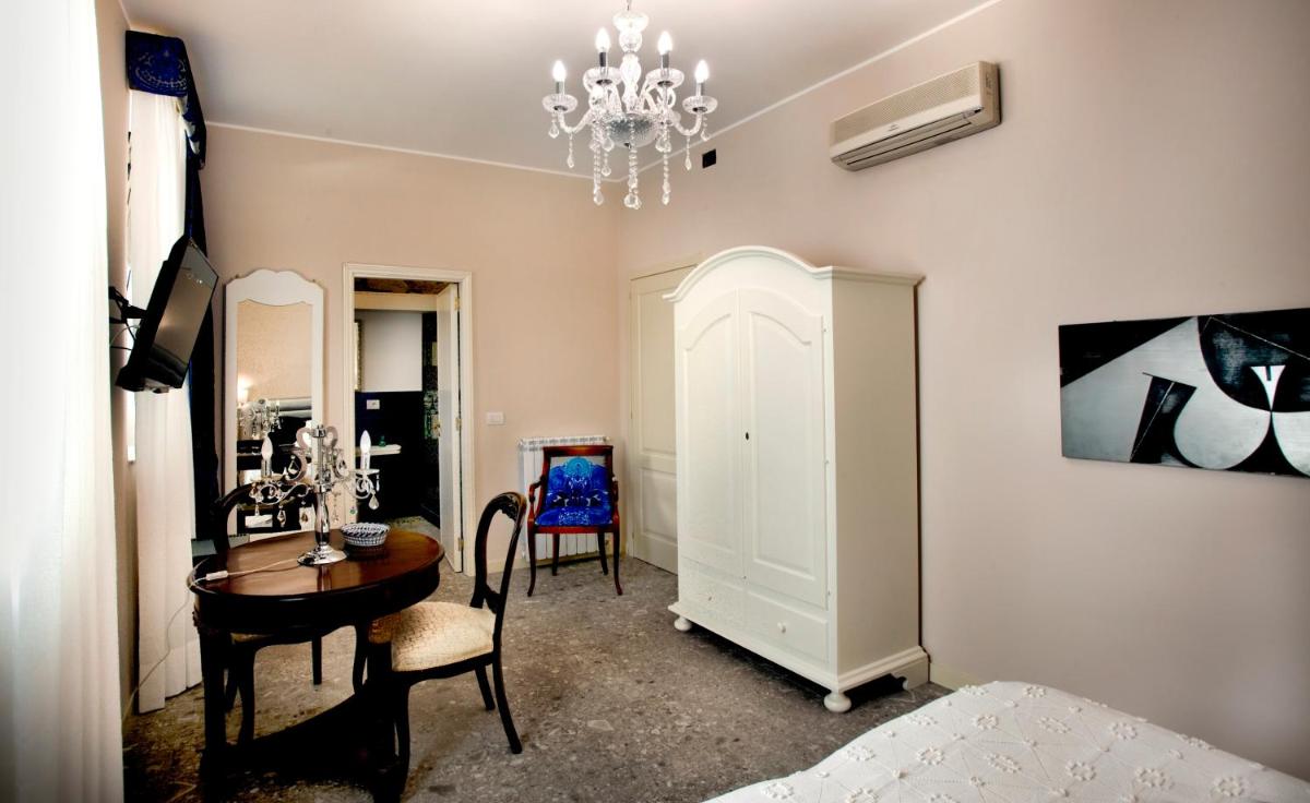 Porta Di Mezzo Luxury Suites & Rooms