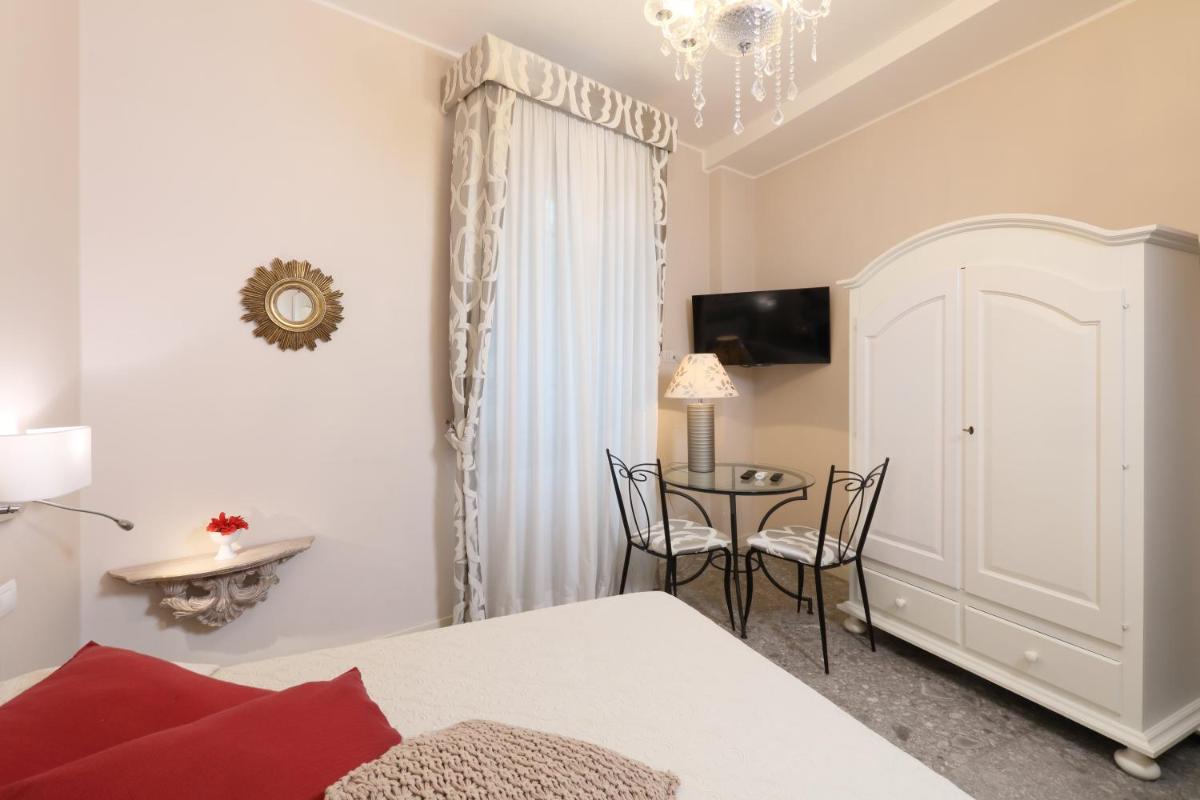 Porta Di Mezzo Luxury Suites & Rooms