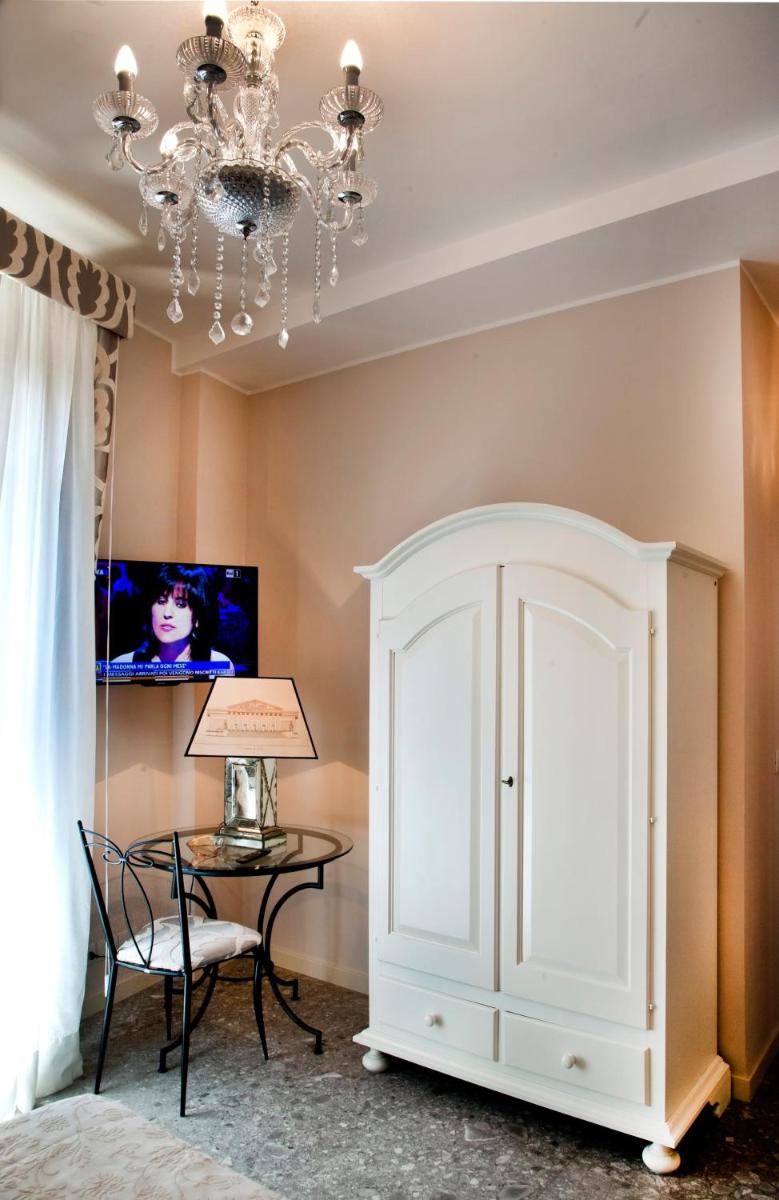 Porta Di Mezzo Luxury Suites & Rooms