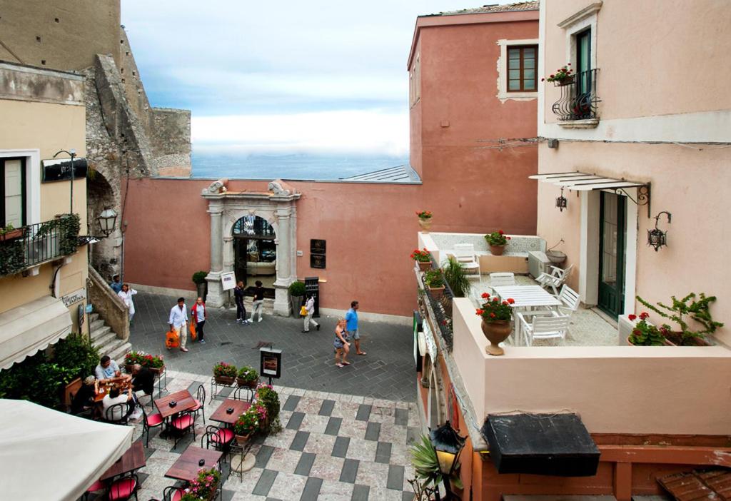Porta Di Mezzo Luxury Suites & Rooms
