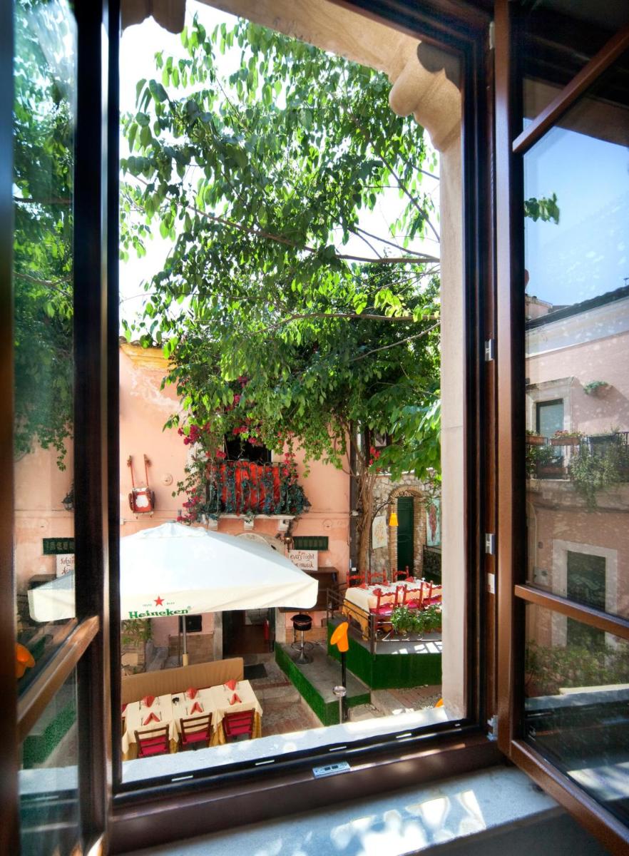 Porta Di Mezzo Luxury Suites & Rooms