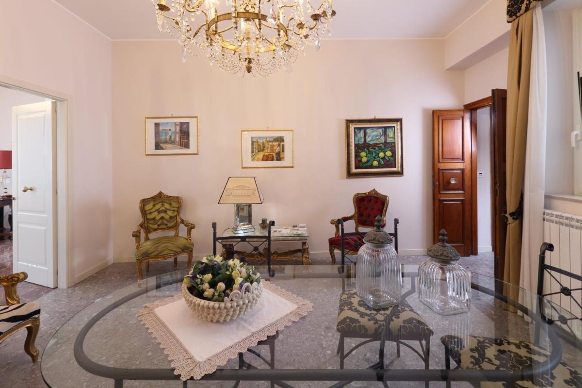Porta Di Mezzo Luxury Suites & Rooms