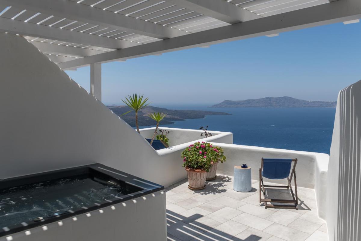 Porto Fira Suites