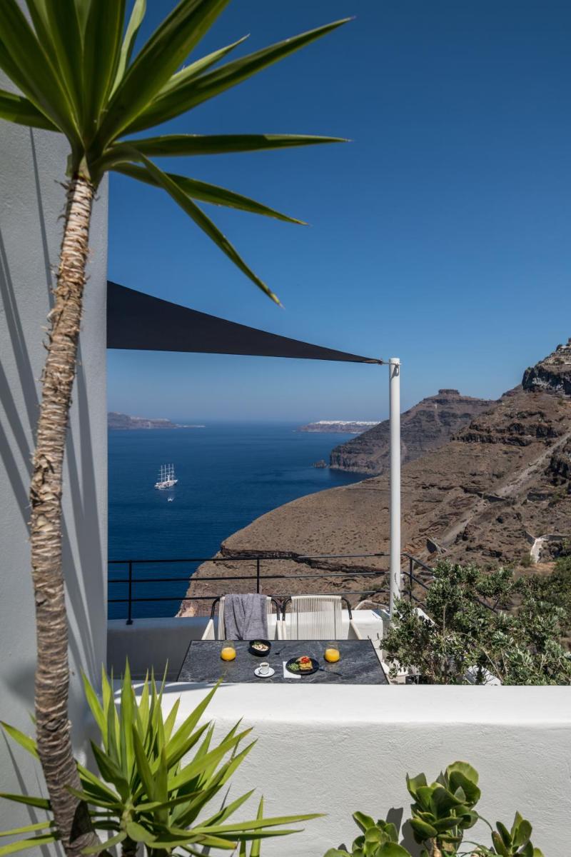 Porto Fira Suites