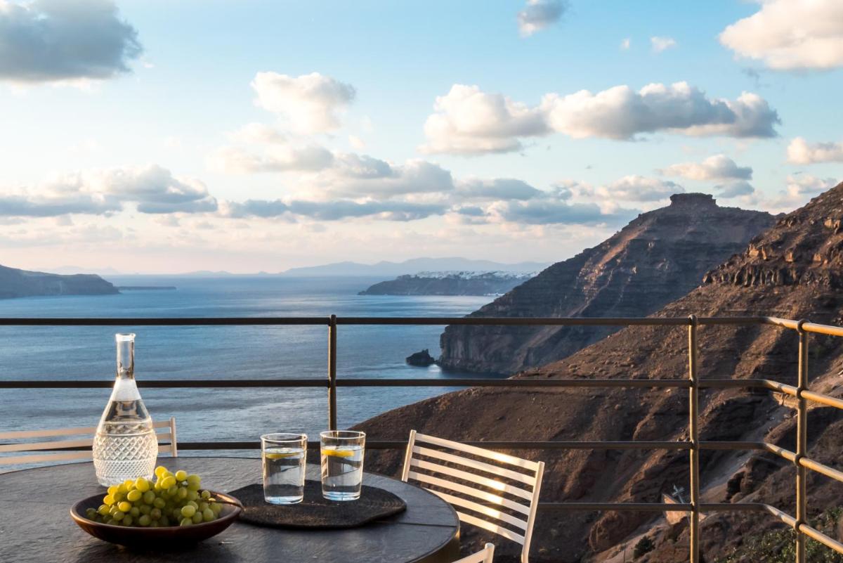 Porto Fira Suites