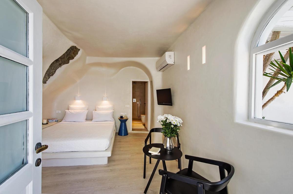 Porto Fira Suites