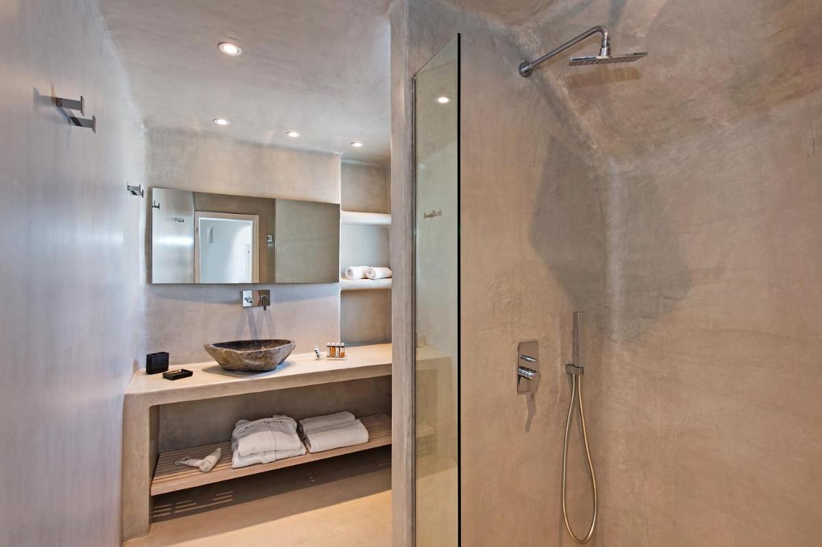 Porto Fira Suites