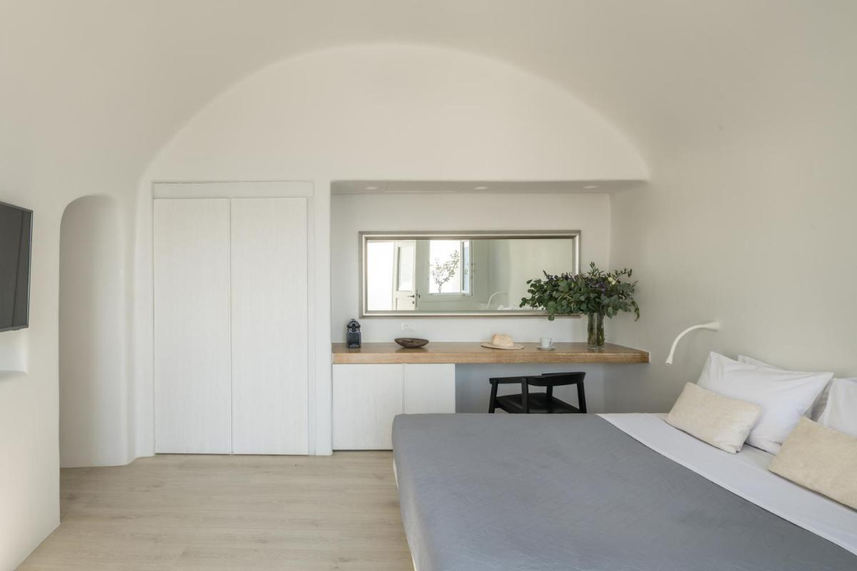 Porto Fira Suites
