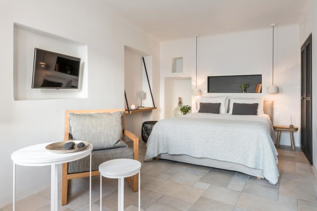 Porto Fira Suites
