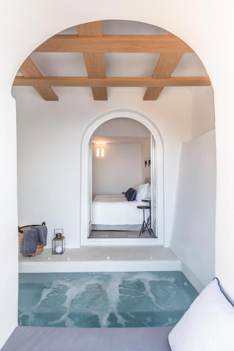 Porto Fira Suites