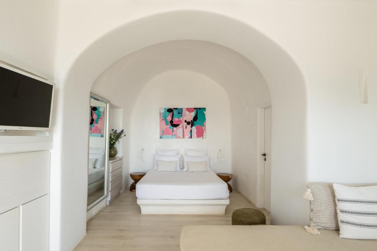 Porto Fira Suites