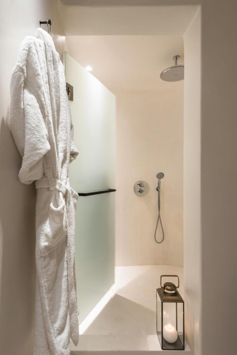 Porto Fira Suites