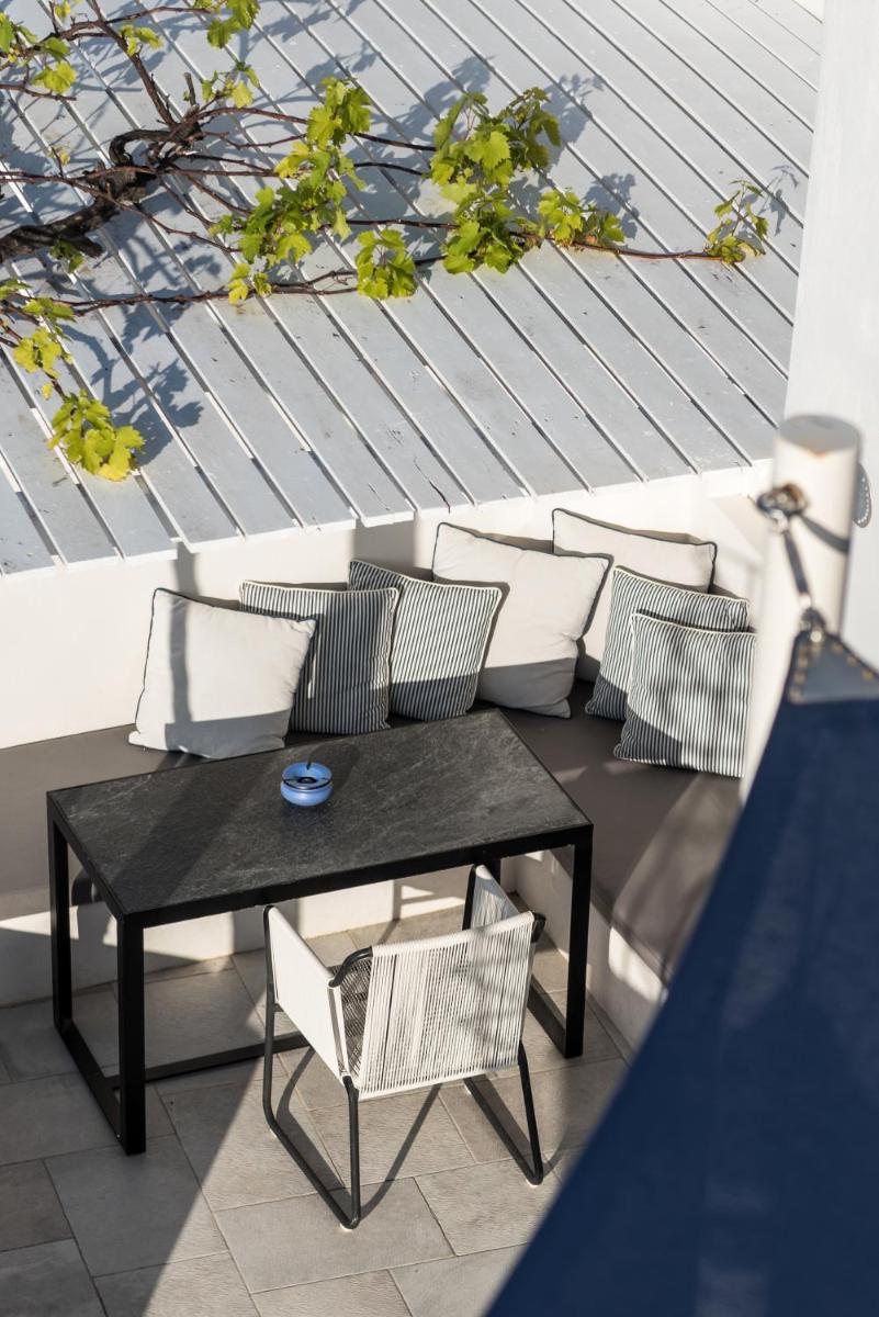 Porto Fira Suites