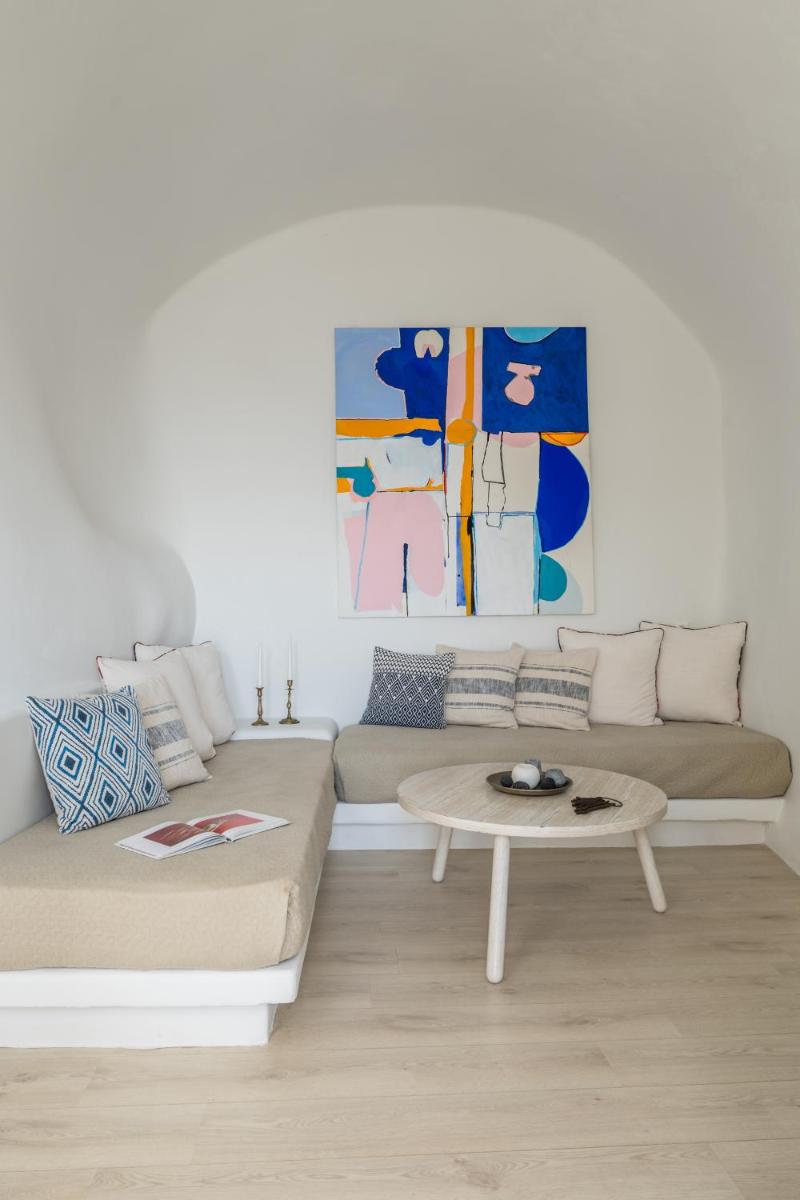 Porto Fira Suites