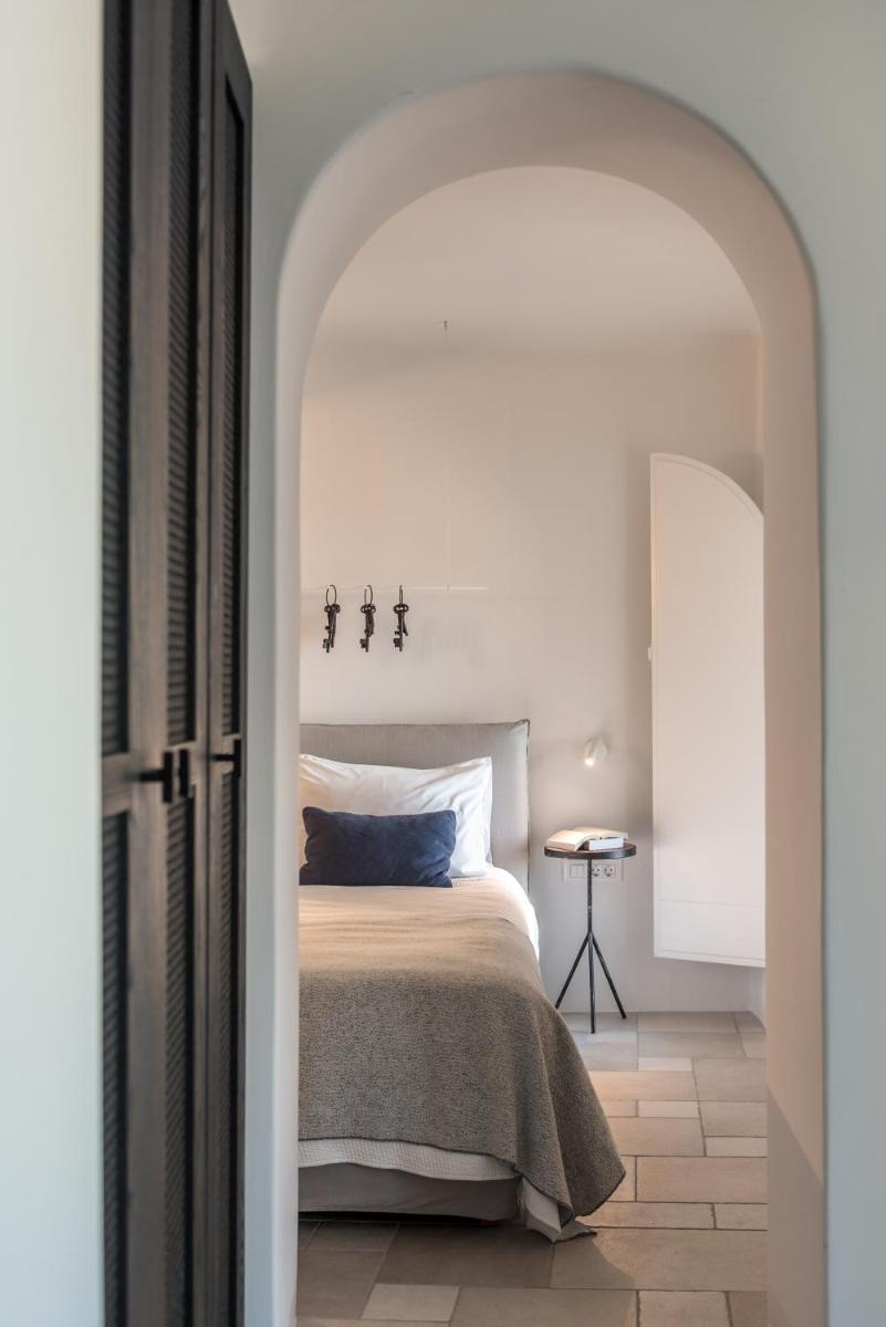 Porto Fira Suites