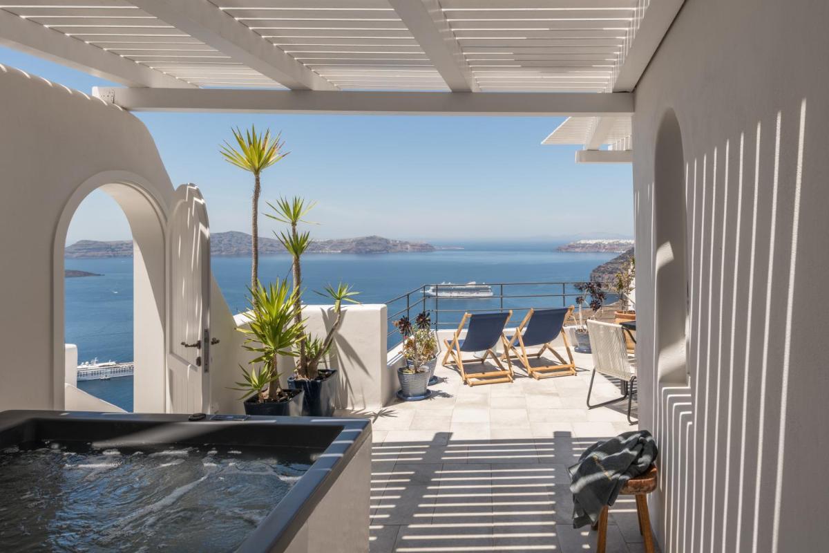 Porto Fira Suites