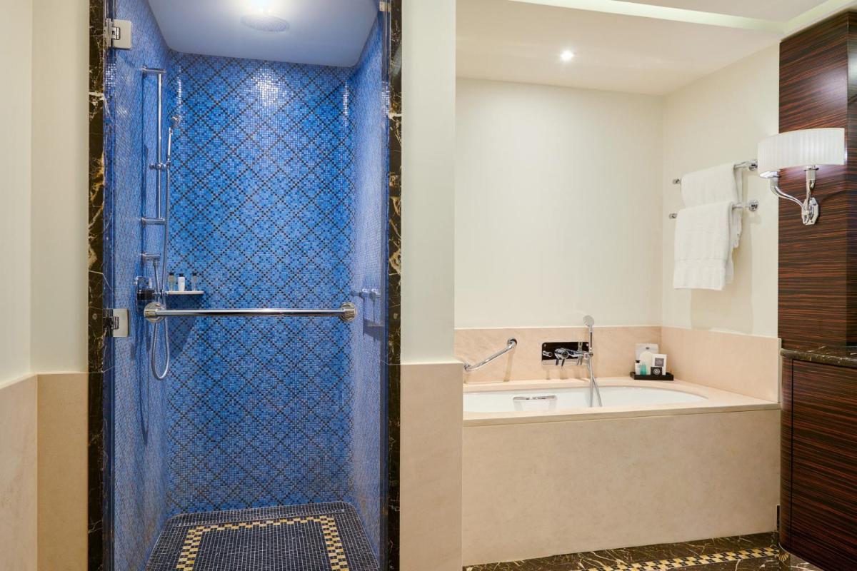 Prince de Galles, a Luxury Collection hotel, Paris