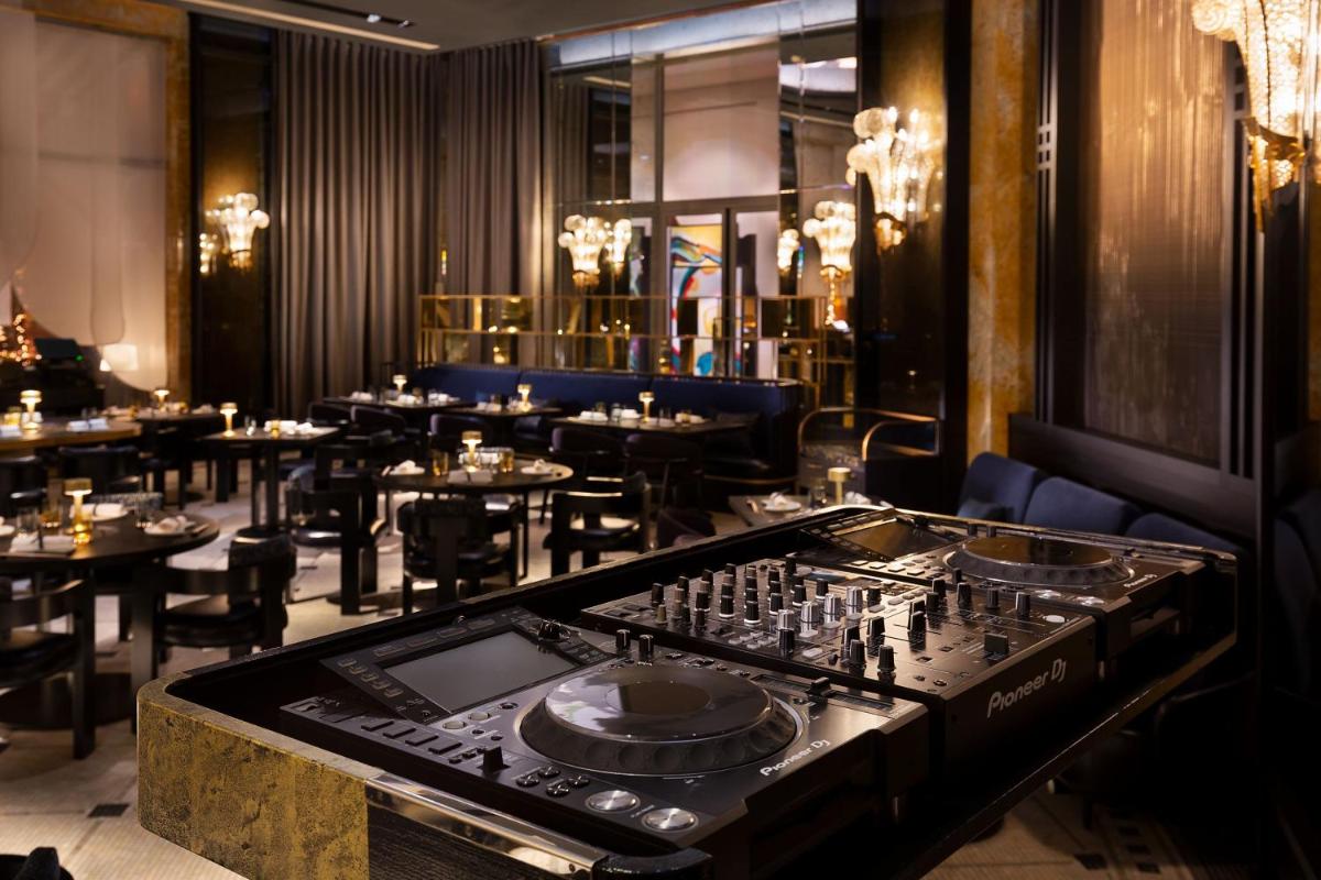 Prince de Galles, a Luxury Collection hotel, Paris