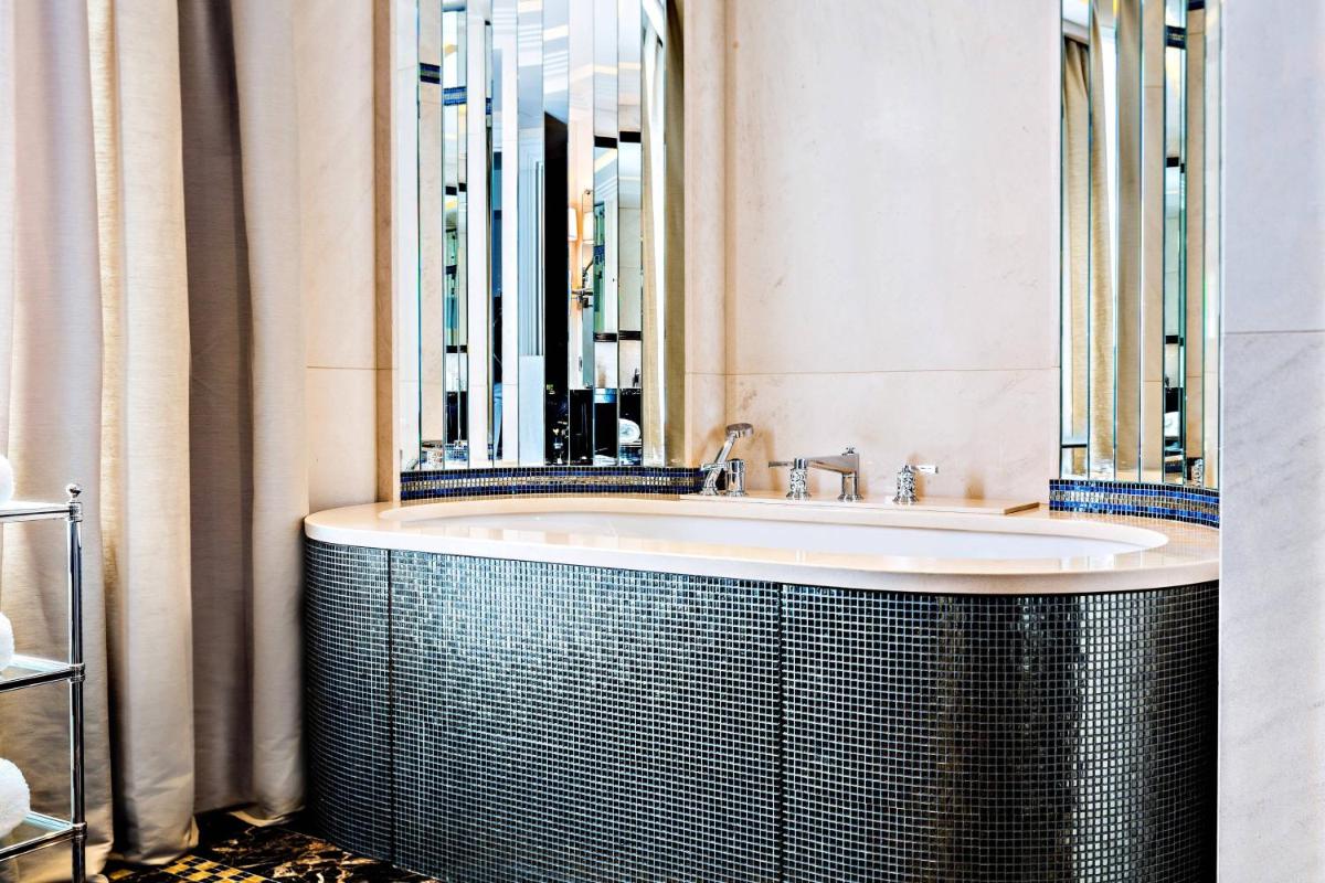 Prince de Galles, a Luxury Collection hotel, Paris