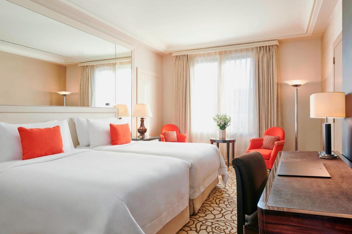 Prince de Galles, a Luxury Collection hotel, Paris