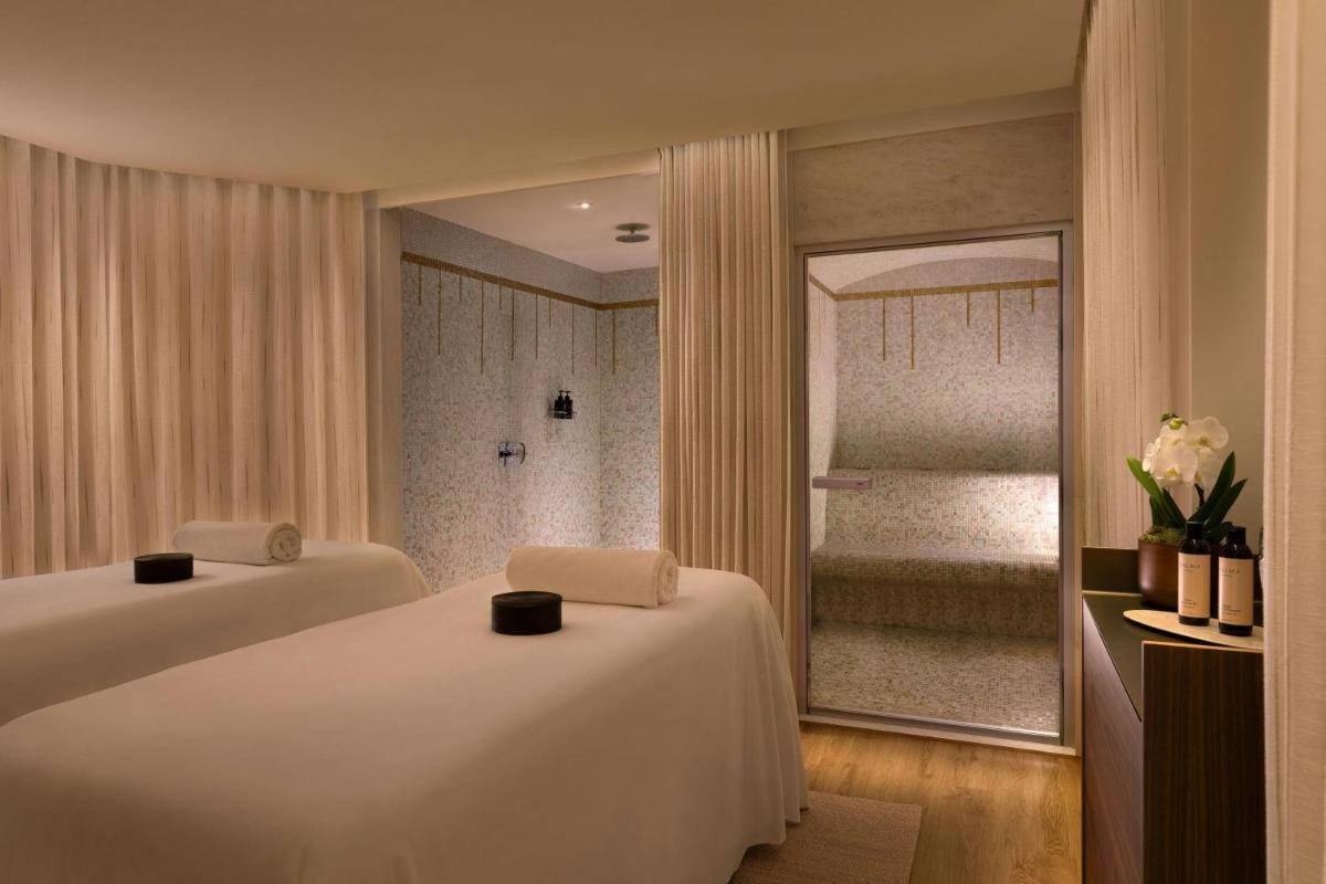 Prince de Galles, a Luxury Collection hotel, Paris